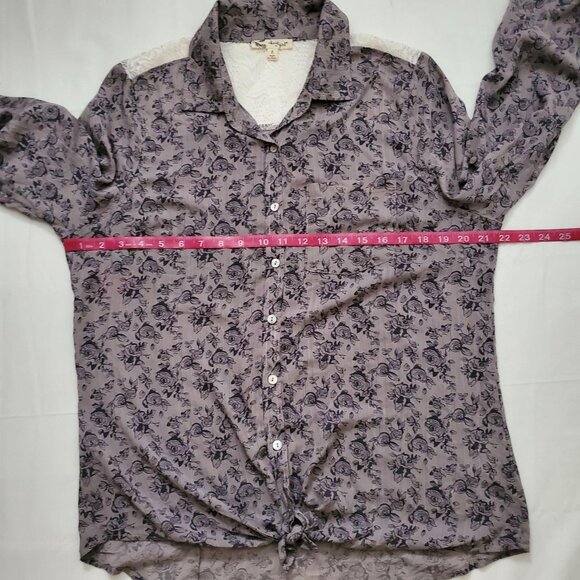 About A Girl Women’s Button-Down Roll Tab Long Sleeve Floral Gray Blouse Large - Picture 12 of 13